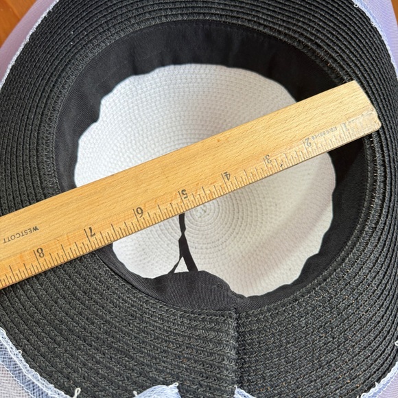 Fancy hat - Picture 5 of 13